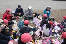 寒い中村グラウンドでのお弁当