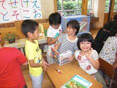 友達と話し合う