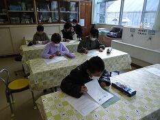 集中して取り組む様子