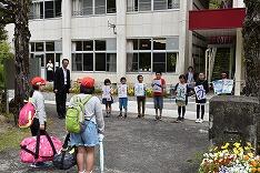 草川小の友だちと出会う