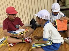 感想を伝える児童