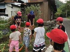 看板を設置している児童