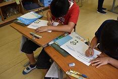 問題を解いている児童の様子