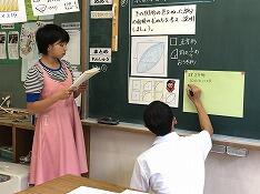 考えを説明している児童２