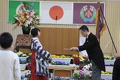 卒業記念品贈呈