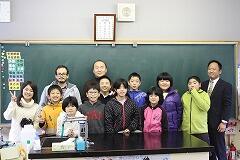 大学教授や大学院生との集合写真