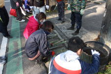 門松作りのようす