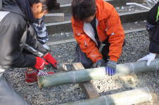 門松作りのようす