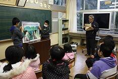 読み聞かせのようす