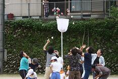 小学生・高齢者玉入れ