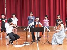 子どもたちと一緒に