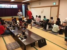 ホテルでの晩ご飯のようす