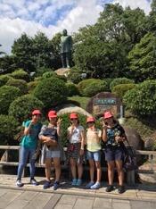 西郷さんの銅像の前で