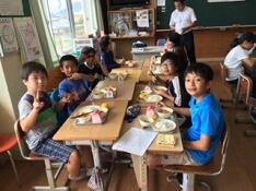 草川のみんなと給食