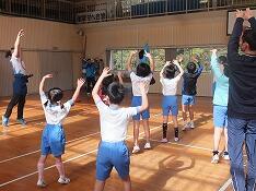 こんなふうに体を動かして！