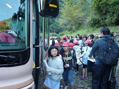 バスに乗り込みます。わくわく