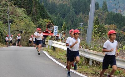 走るー、走るーおれーたーち