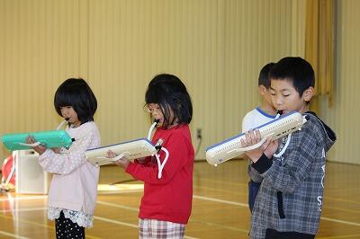 こぎつねこん、こん、やまのなかー