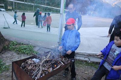 けみーっ（訳：煙いー）