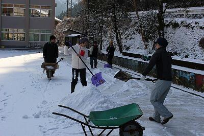 こ、こしが・・・　　肩が・・・