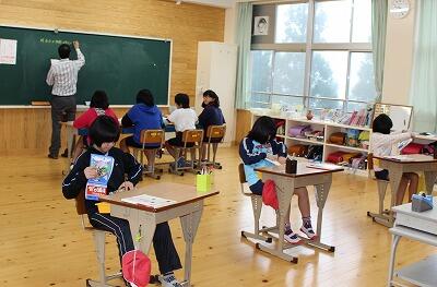 だれかこっち見ちょるぞ