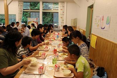 カレーだぁー！うんまーい！