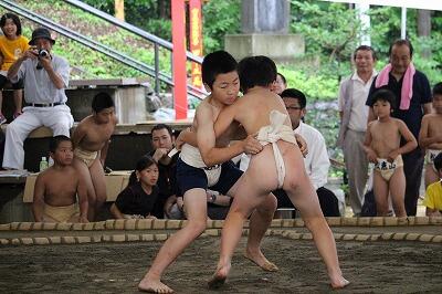 よっしゃ！まわしをとったぞ