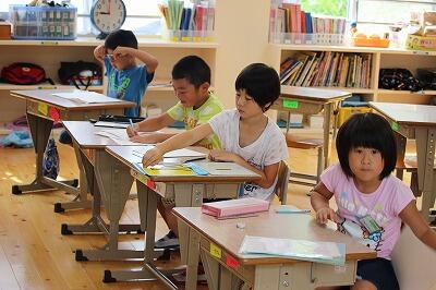 あついー。早くプールでおよぎたいよー。