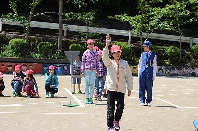 右見て、左見て、もういっかい右を見ます