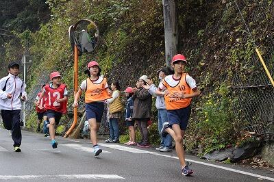 地域の人の声援を受けて