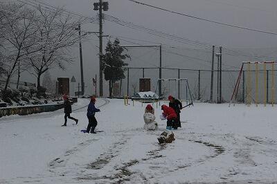 ゆきだるまつくろー