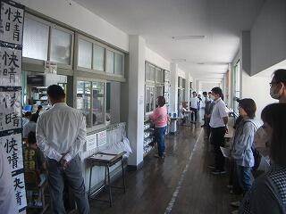 運営協議会委員の皆さんの参観のようす