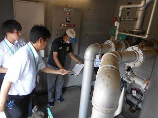 プール浄化槽操作講習のようす