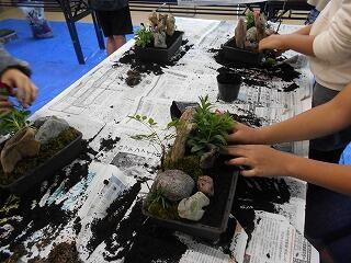 箱庭づくりのようす