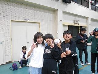 キャンドルの集いでのレクリエーションのようす