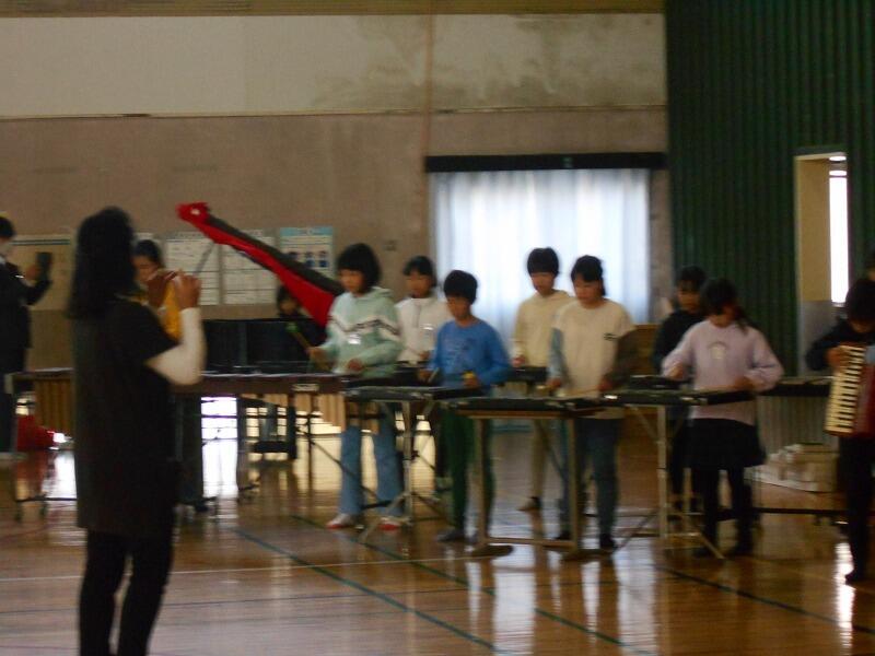 ４年生の音楽発表のようす