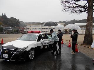 交通安全呼びかけのようす