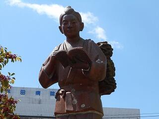 金次郎像の修理のようす