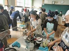 手際よく片付け中