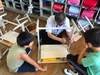 新しい机と椅子1