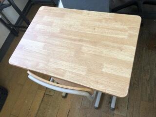 新しい机と椅子2