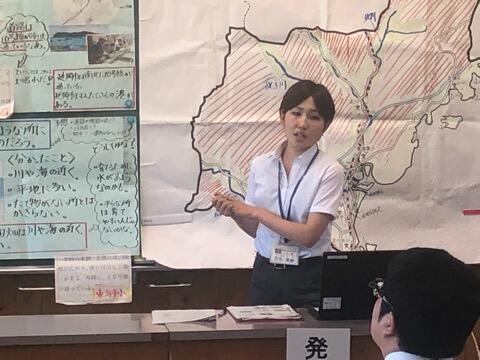 社会科研究会で発表する吉元先生1 社会科研究会で発表する吉元先生1