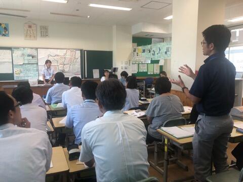 社会科研究会で発表する吉元先生2