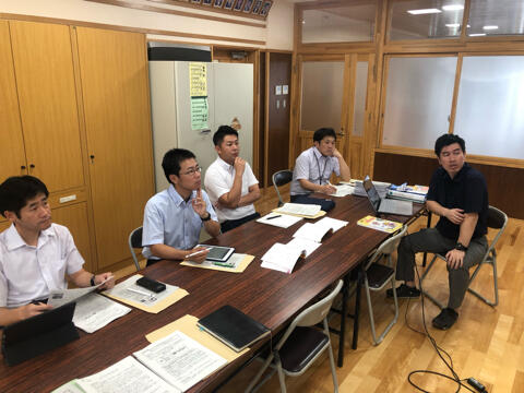 学校視察（大束小学校）１