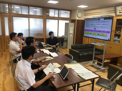 学校視察（大束小学校）２