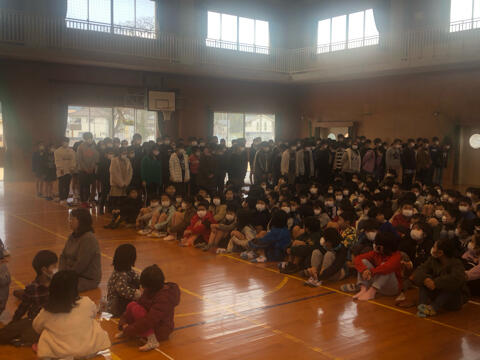 ６年生から５年生へあいさつ