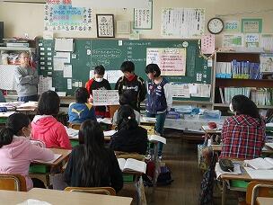 みんなの前で堂々と発表