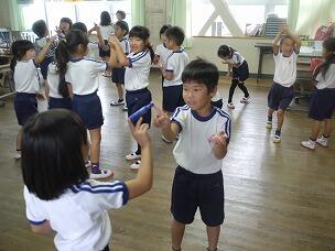 体をひねる運動