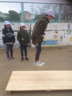 高く跳べるなわとび練習板