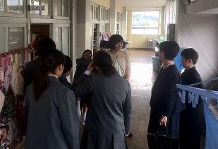 中１生と保護者が挨拶に来てくれました